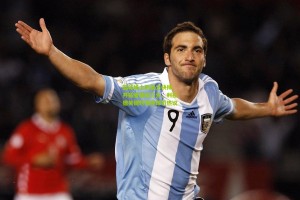 篮球场上的谜之抉择，开拓者落后三分，利拉德关键时刻传球引热议